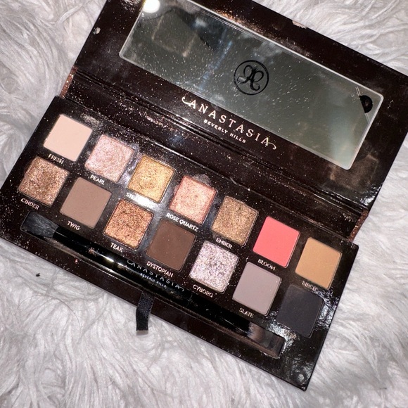 ABH SULTRY PALETTE - Picture 1 of 3